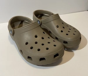 Crocs Schuhe Sandalen Herren 7 Damen 9 taupe klassische Slingback Clogs Unisex - Bild 1 von 8