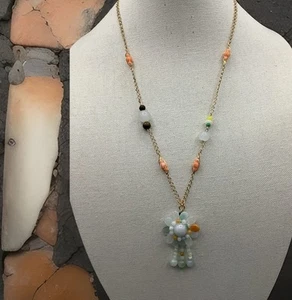 Jade Blumen Anhänger goldfarbene Perlenkette - Bild 1 von 5