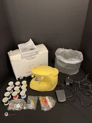 MÁQUINA DE COSER PARA VESTIR CON ACCESORIOS Y MANUAL DEL PROPIETARIO (USADA) Foto 1 de 4