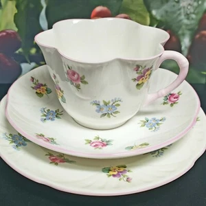 Trío de colección ""Floral Bouquet"" Crown Staffordshire Inglaterra - Imagen 1 de 5