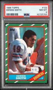 1986 TOPPS #122 DENNIS SMITH PSA 8 COME NUOVO ROOKIE RC DENVER BRONCOS USC TROJANS - Foto 1 di 2
