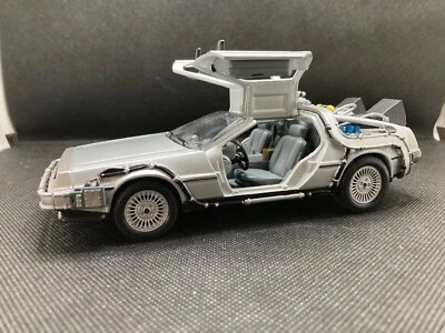 Welly DeLorean Back to the future scala 1:24 con scatola - Immagine 1 di 4