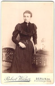Fotografie Robert Wiener, Berlin-NO, Landsberger-Strasse 8, Portrait bürgerlich - Bild 1 von 2