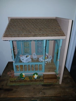 Porches vintage de toda América - Caja de habitación con muebles de metal blanco. Foto 1 de 4