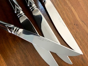 Mikasa SWEET PEA 18/8 Stainless (4) Serrated STEAK KNIFE Flatware Gorgeous  4Avl - Picture 1 of 5