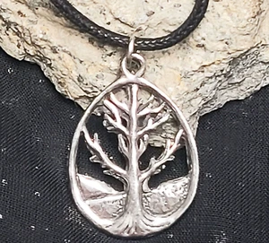WELTBAUM Nordisch Yggdrasil Leben Weisheit Magie Amulett Anhänger + Kordel + Geschichtenkarte - Bild 1 von 6