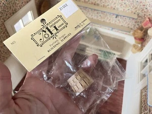 Dollhouse natural colored basket By Miniature House - Picture 1 of 5