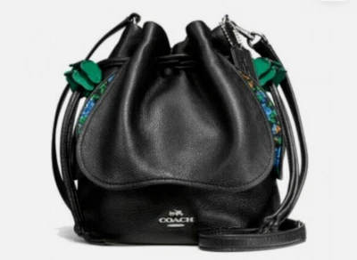 Bolso con cordón COACH F57543 de cuero negro con guijarro de pétalos Foto 1 de 4