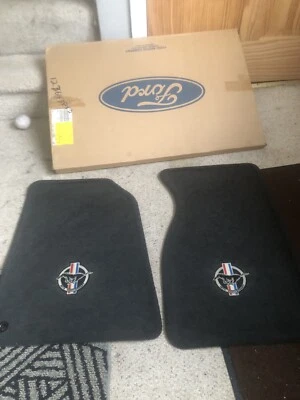 Alfombrillas delanteras Ford Mustang 1999 35 aniversario XR3Z 6313086 BAC nuevas de lote Foto 1 de 4