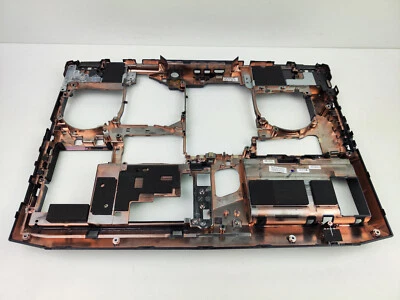 Funda inferior Clevo P775 P775TM1-G 6-39-P7753-212 Foto 1 de 4