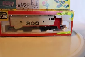 HO Scale Life-Like, F-7 Diesel Locomotive, Soo Line, White #2203 Vintage - Picture 1 of 6
