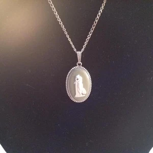 Green Wedgwood Pendant Goddess at Podium with 925 Sterling Chain - Picture 1 of 3