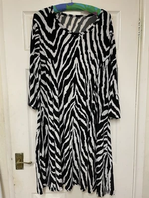 Made In Italy Black And White Zebra Print Dress One Size Would Fit Up A Uk 22 - Image 1 of 3