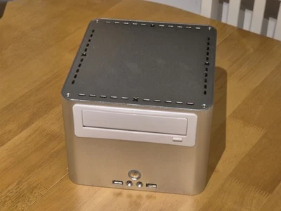 E-Mini S3 E-Q7i MINI-ATX Case All Aluminum PC Chassis D(225mm) W(200mm) H(150mm) - Image 1 of 4