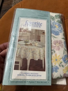 Tablecloth Floral Flannelback Vinyl 70” Round Easy Care Wipes Clean - Picture 1 of 4