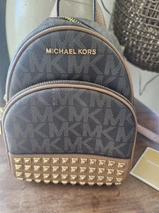 Zaino Michael Kors Small Abbey in pelle marrone con borchie oro - Foto 1 di 5