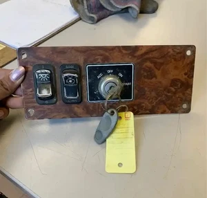 2002 Kenworth T800 Ignition Switch Panel with Key - P/N: 192-3 - Picture 1 of 3