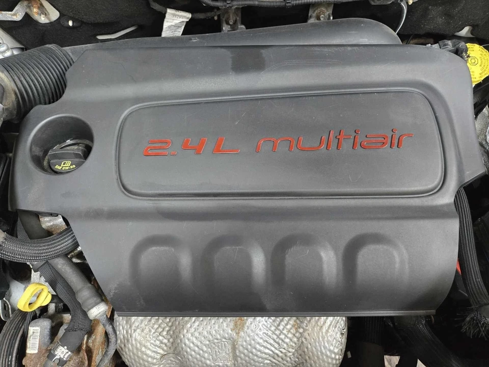 Cubierta del motor Jeep Renegade 2015-2021 2,4 L *Multair 2,4* OEM 68254514AA Foto 1 de 1