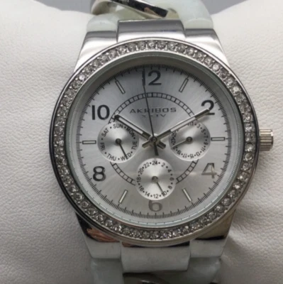 Reloj Akribos XXIV Mujer AK562WT Día Fecha 38mm Tono Plata Batería Nueva 6.25" Foto 1 de 4