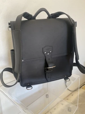 马鞍背皮革背包 黑色 — 第 1/4 张图片