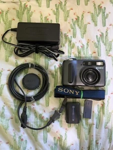 Sony Cybershot Digital Camera 4.1MP DSC-S85 *COMPLETE* - Picture 1 of 8