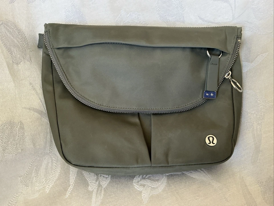 Bolso Bandolera Lululemon Toda la Noche Festival Verde Salvia Moda Aire Libre Yoga Foto 1 de 4
