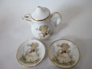 Miniatur M. J. Hummell Porzellan 3 teiliges Teeservice Maiglöckchen - Bild 1 von 3