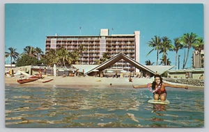 Postkarte Waikiki Biltmore Hotel Frau Surfbrett Hawaii - Bild 1 von 2