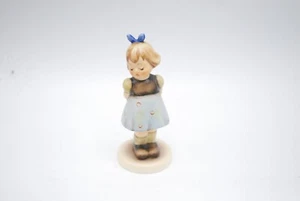 GOEBEL HUMMEL TWO HANDS ONE TREAT FIGUR - Bild 1 von 5