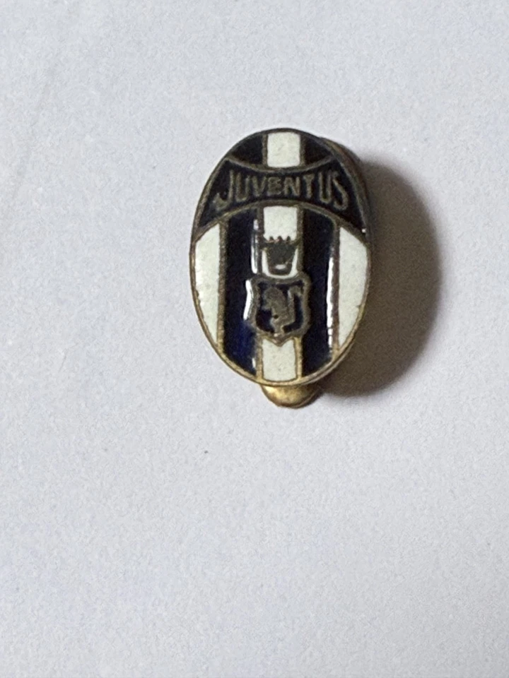 JUVENTUS TORINO ITALIA OLD Football pin Badge - Image 1 of 2