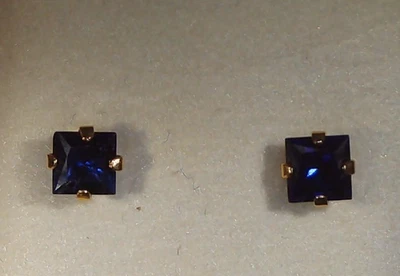 10K Yellow Gold 0.90ctw Princess Cut Created Dark Blue Sapphire Stud Earrings - Image 1 of 4