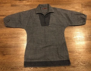 Túnica Tea Denim Azul Cambray Bordada Cuello en V Manga 3/4 Bolsillos Boho - Imagen 1 de 18