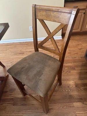 Hermosa mesa de comedor de roble macizo con 6 sillas a juego incluye hoja. Foto 1 de 4