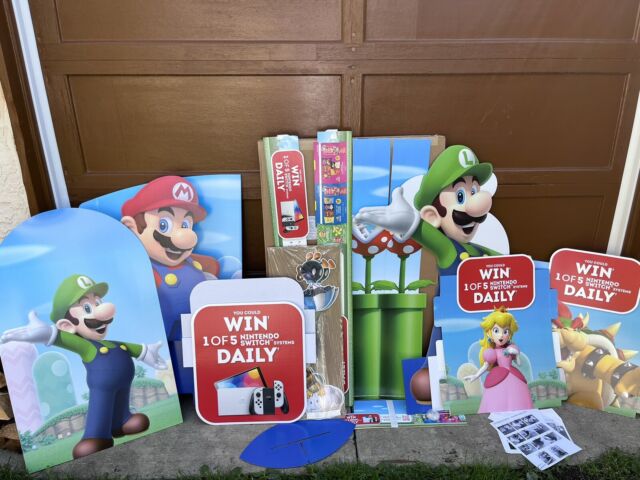 Nintendo Switch Luigi's Mansion 3 Standee, Luigi & Gooigi, Custom