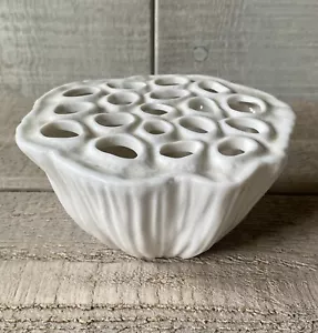 Jarrón Tozai Home Porcelana Flor Rana Cápsula de Loto Forma Orgánica Cerámica - Imagen 1 de 4
