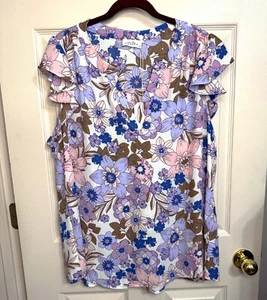 Neu mit Etikett Emily Wonder Größe 1X periwinkle blau Blumenmuster Top Bluse - Bild 1 von 5