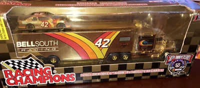 Racing Champions Joe Nemechek #42 NASCAR 1:64 Transportador-Oro 50 Aniversario Foto 1 de 4