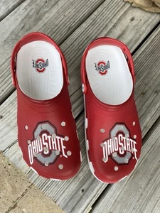 Crocs Ohio State Buckeyes Classic Clogs rot weiß Schuhe College Größe M10/W12 - Bild 1 von 8