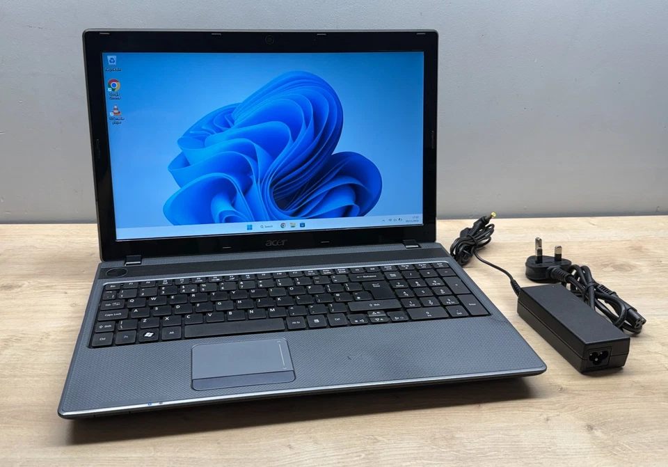 Acer Aspire 5733 15,6" Zoll Laptop Computer - Windows 11, Office 365, i3, SSD - Bild 1 von 4