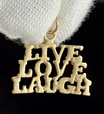 Colgante vintage de oro amarillo de 10 quilates LIVE LOVE RISE con dije Foto 1 de 4