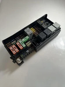 06-12 Caja de fusibles relé trasero Mercedes X164 GL450 ML550 R350 1645403372 FABRICANTE DE EQUIPOS ORIGINALES - Imagen 1 de 3