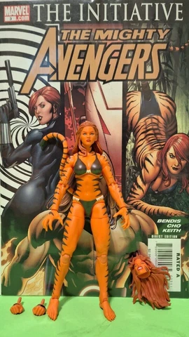 Marvel Legends TIGRA RETRO SERIES + GREAT COMIC THE MIGHTY AVENGERS # 3  !!! Cover
