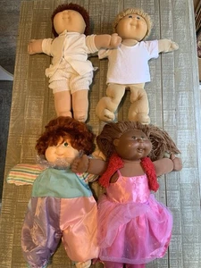 Lote de 4 muñecas vintage Cabbage Patch años 80 con ropa - Imagen 1 de 9