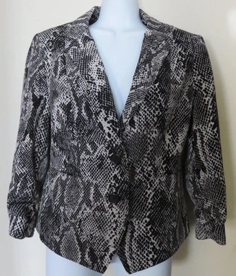 Chaqueta Express Sedosa Estampado Piel Serpiente Blanco y Negro Forrada Damas 6 Usada en Excelente Condición Foto 1 de 4