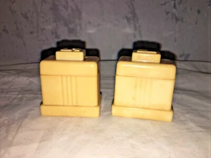 Vtg Carvanite Push Button Mechanical Salt and Pepper Shaker 1 Piece 1.5" - Picture 1 of 4