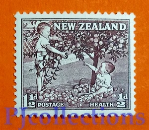 U1368- NEW ZEALAND 1956 POSTAGE HEALTH - APPLES 1 1/2d + 1/2d MH - Picture 1 of 1