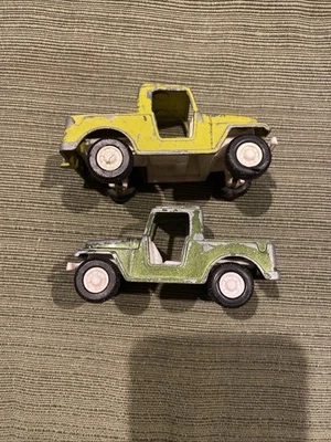 Lote de 2 vehículos fundidos a presión de juguete Tootsie 1969 de colección camioneta Jeep Foto 1 de 4
