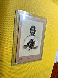 PEDRO MARTINEZ 2005 19/25 Donruss Studio Portraits CUERO SEPIA B&W SP-45 - Imagen 1 de 2