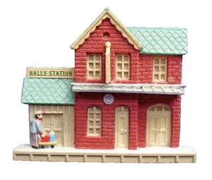 Hallmark MAGNET Christmas Vintage HALLS STATION Ornament of 1998 Holiday Fridge - Picture 1 of 3