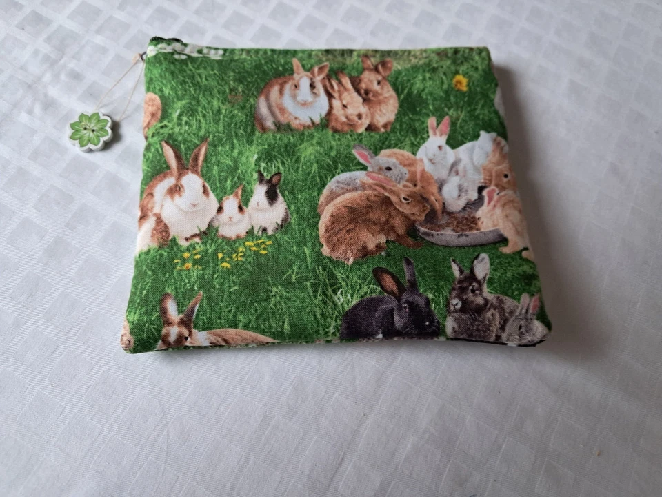 EIGENE HERSTELLUNG, HANDARBEIT Mäppchen, Hasen mit Reißverschluss , 13 x 15 cm . wattiert, Handarbeit